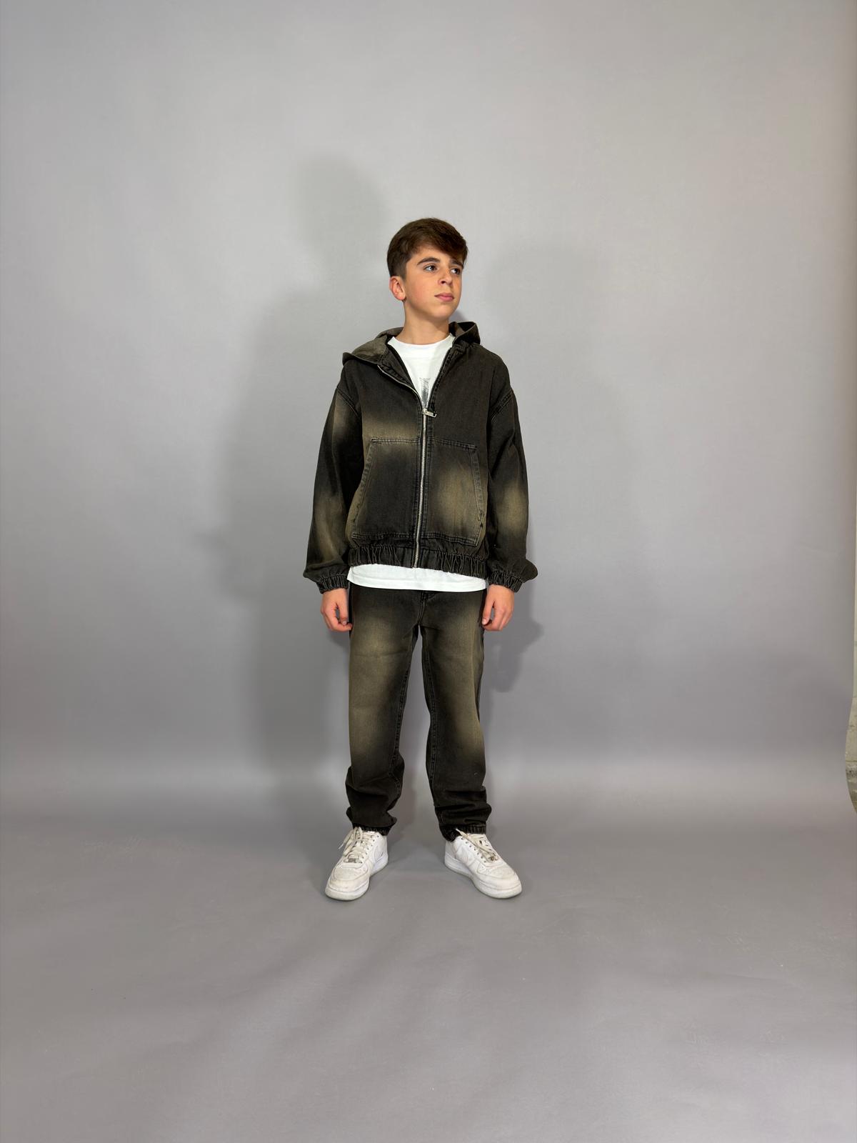 Ragazzo coordinato sabbia