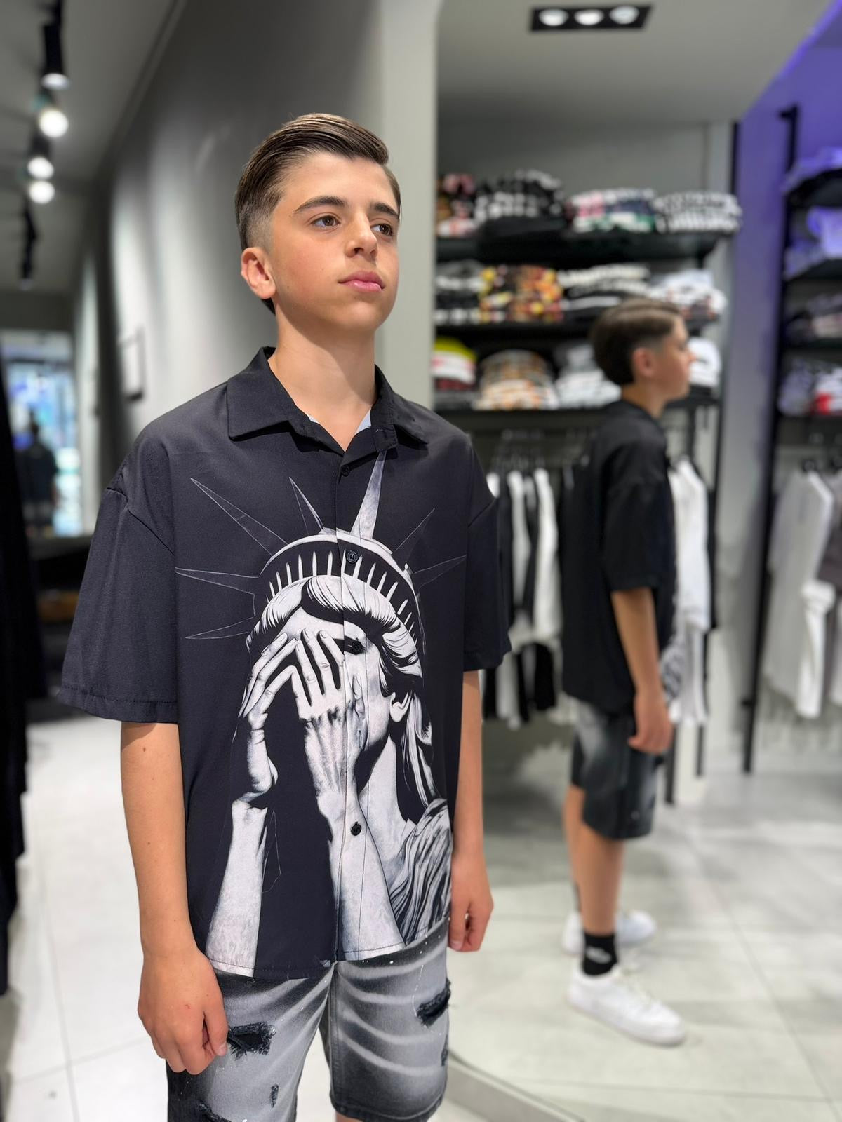 Ragazzo Camicia Statua Libertà