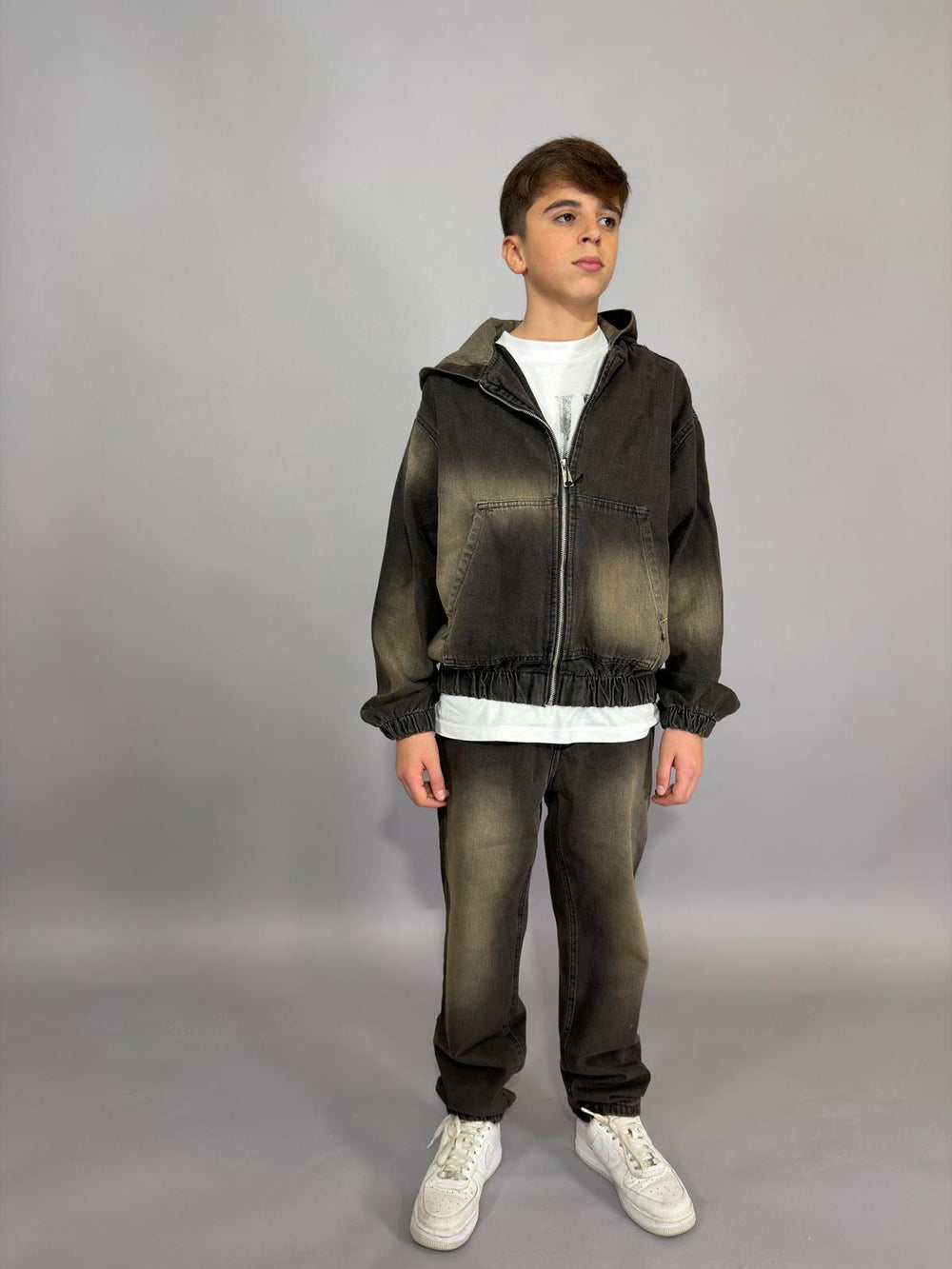 Ragazzo coordinato sabbia